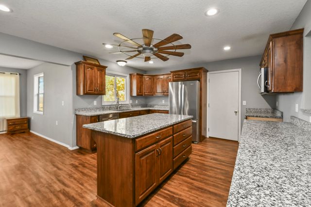 4763 Highway 39, Miller, MO 65707