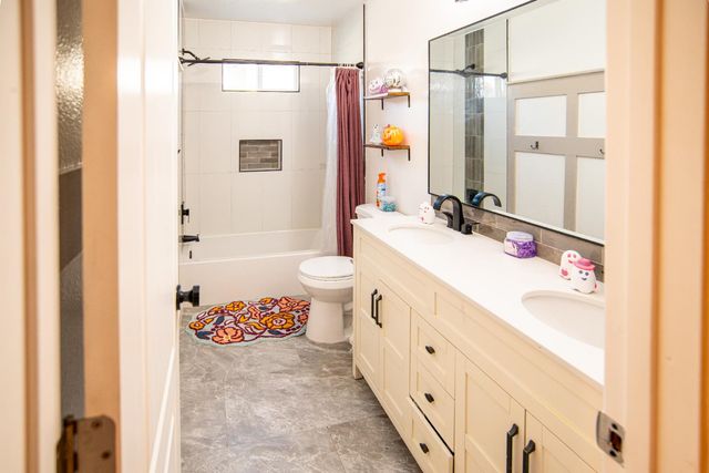 8077 Winfield Dr, Hilmar, CA 95324