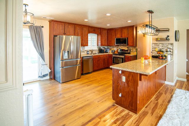 8077 Winfield Dr, Hilmar, CA 95324