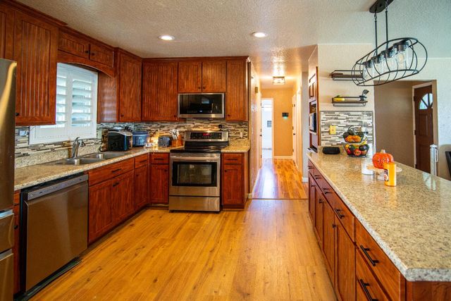 8077 Winfield Dr, Hilmar, CA 95324