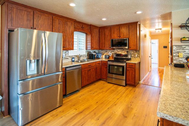 8077 Winfield Dr, Hilmar, CA 95324