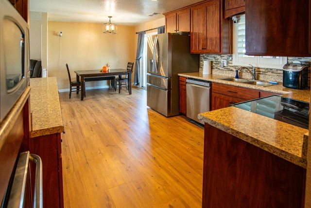 8077 Winfield Dr, Hilmar, CA 95324