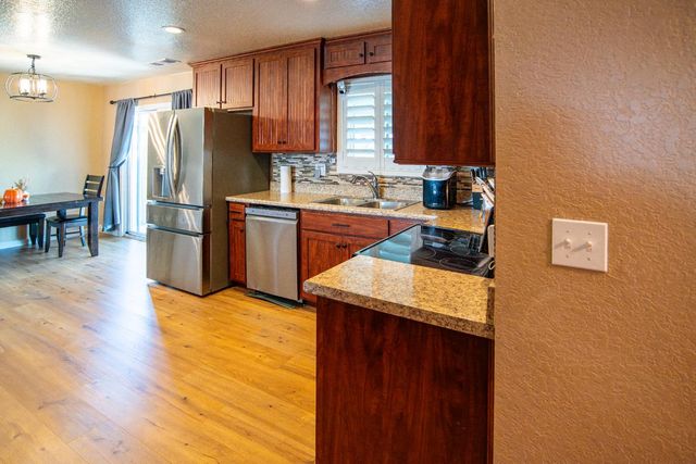 8077 Winfield Dr, Hilmar, CA 95324