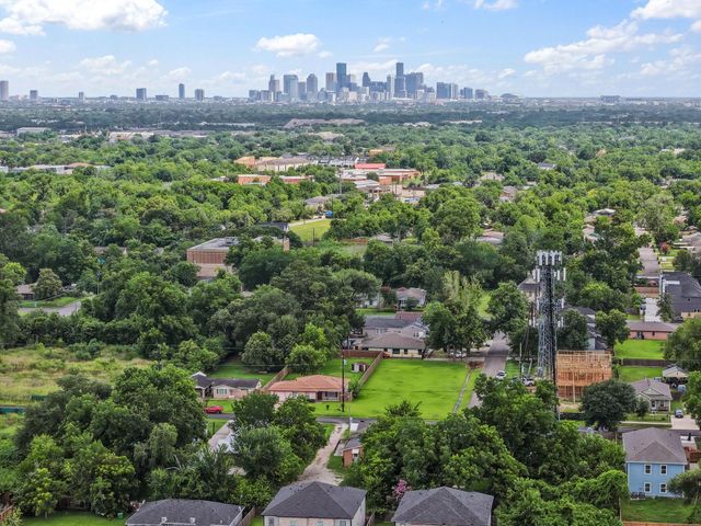 5026 Clover Street, Houston, TX 77033