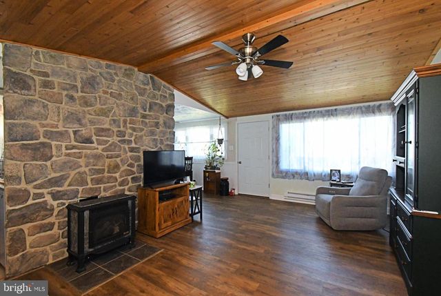 511 FREEHALL ST, Mertztown, PA 19539