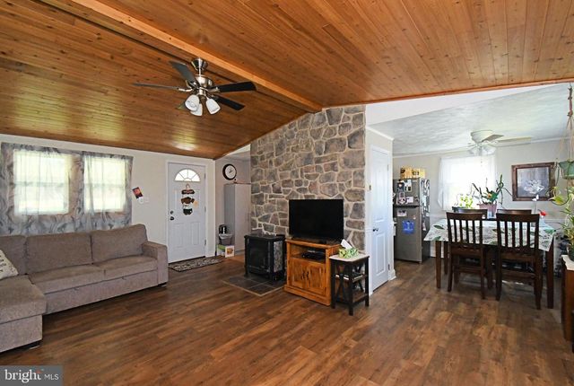 511 FREEHALL ST, Mertztown, PA 19539