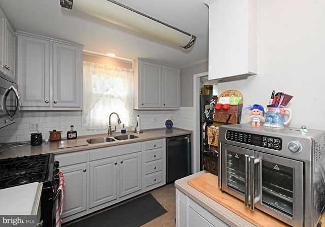 511 FREEHALL ST, Mertztown, PA 19539