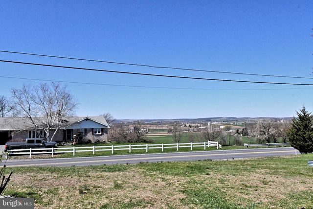 511 FREEHALL ST, Mertztown, PA 19539