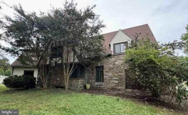 2820 HILLCREST RD, Drexel Hill, PA 19026