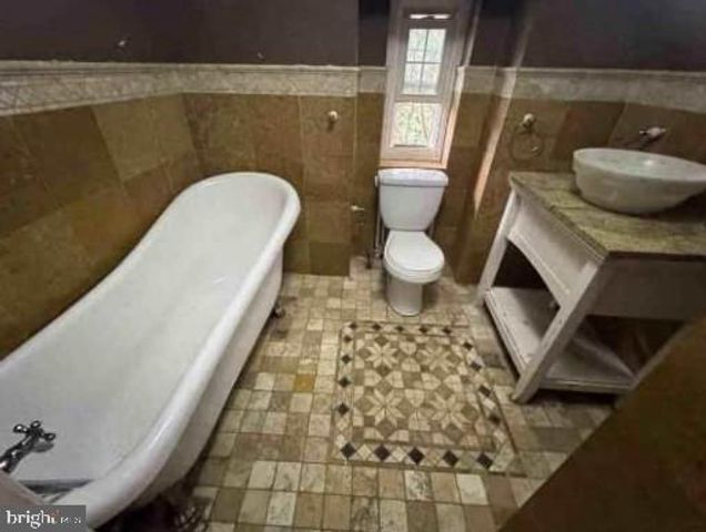 2820 HILLCREST RD, Drexel Hill, PA 19026