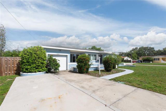 2501 LESLEE LAKE DRIVE N, St Petersburg, FL 33713