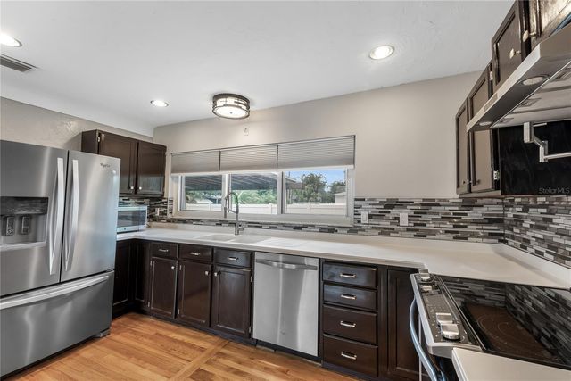 2501 LESLEE LAKE DRIVE N, St Petersburg, FL 33713