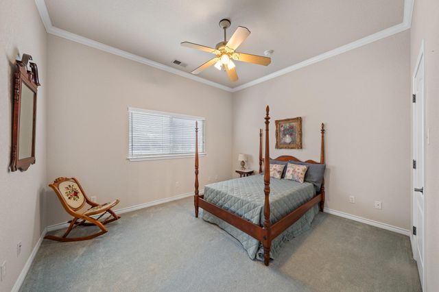 2001 Crown Ridge DR, Kerrville, TX 78028