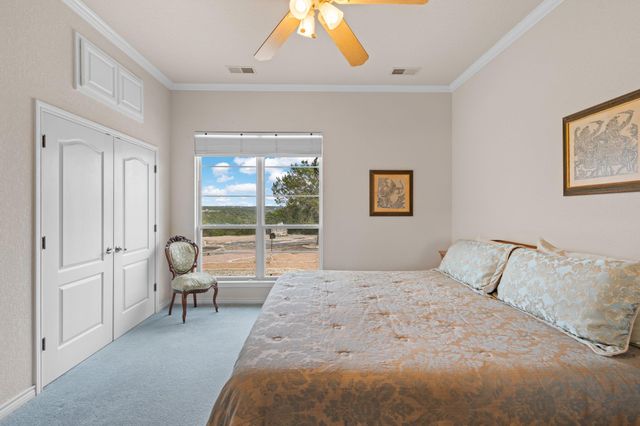 2001 Crown Ridge DR, Kerrville, TX 78028