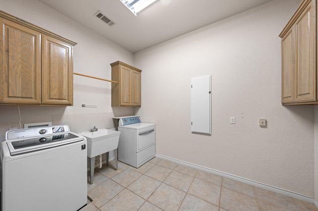 2001 Crown Ridge DR, Kerrville, TX 78028