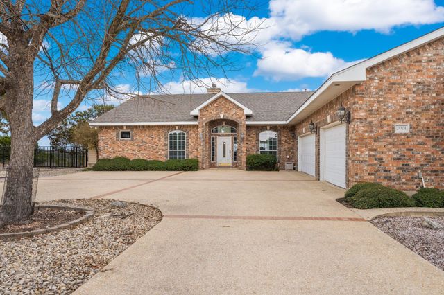 2001 Crown Ridge DR, Kerrville, TX 78028