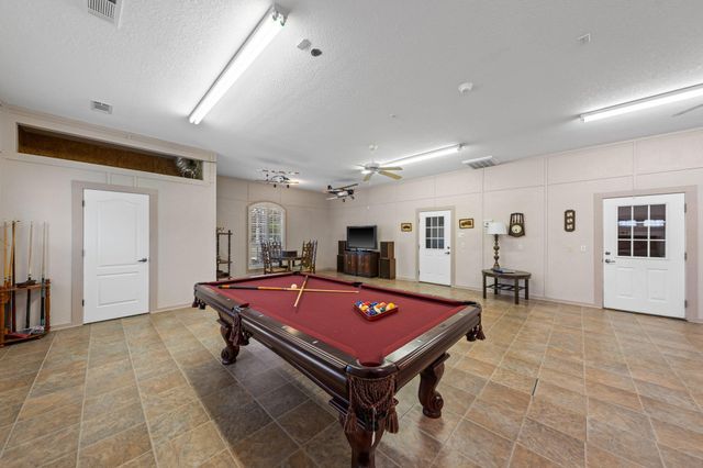 2001 Crown Ridge DR, Kerrville, TX 78028