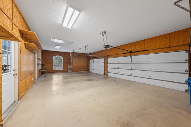 2001 Crown Ridge DR, Kerrville, TX 78028