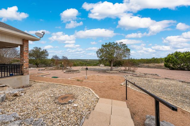 2001 Crown Ridge DR, Kerrville, TX 78028