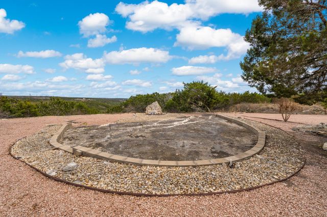 2001 Crown Ridge DR, Kerrville, TX 78028