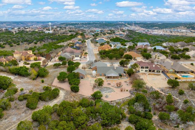 2001 Crown Ridge DR, Kerrville, TX 78028