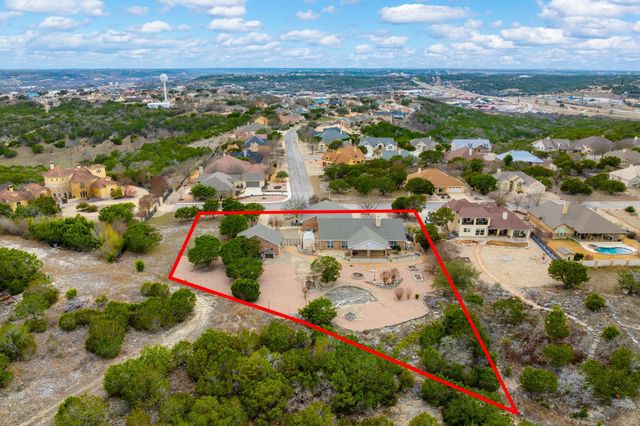 2001 Crown Ridge DR, Kerrville, TX 78028