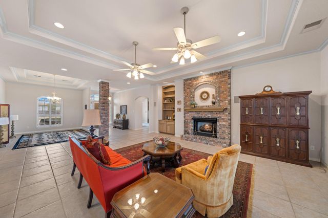 2001 Crown Ridge DR, Kerrville, TX 78028