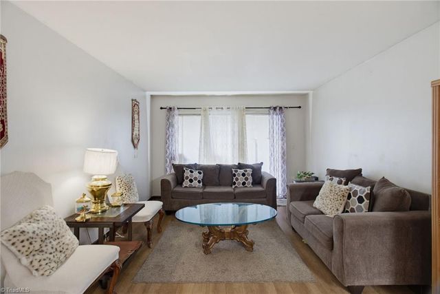 2829 N Ohenry Boulevard A, Greensboro, NC 27405