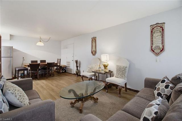 2829 N Ohenry Boulevard A, Greensboro, NC 27405