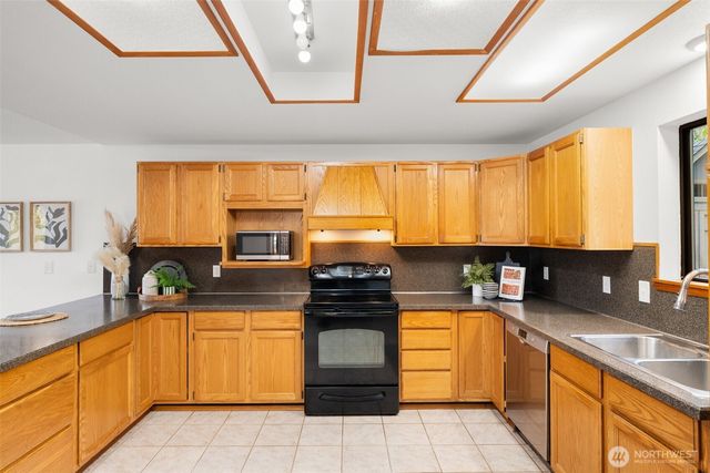 241 NE Lakeshore Drive S, Tahuya, WA 98588