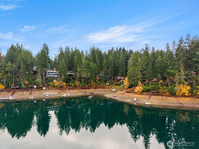 241 NE Lakeshore Drive S, Tahuya, WA 98588