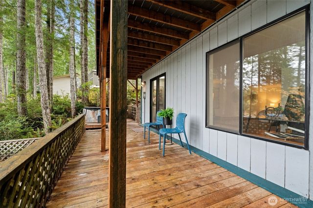 241 NE Lakeshore Drive S, Tahuya, WA 98588