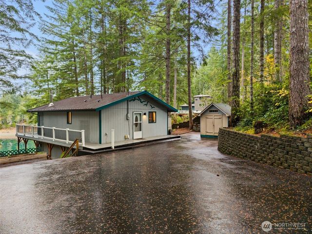 241 NE Lakeshore Drive S, Tahuya, WA 98588