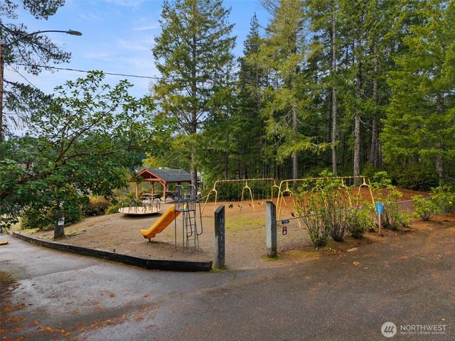 241 NE Lakeshore Drive S, Tahuya, WA 98588