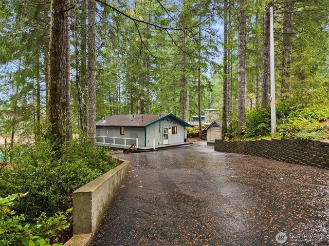 241 NE Lakeshore Drive S, Tahuya, WA 98588