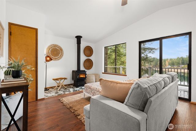 241 NE Lakeshore Drive S, Tahuya, WA 98588