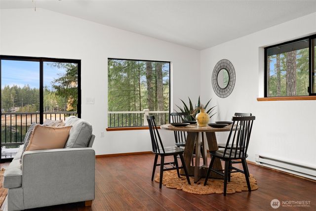 241 NE Lakeshore Drive S, Tahuya, WA 98588