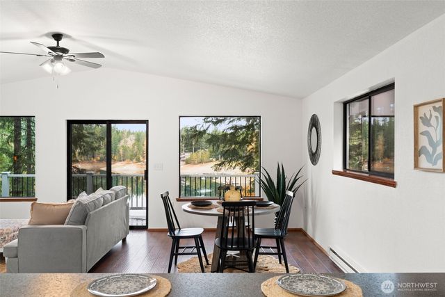 241 NE Lakeshore Drive S, Tahuya, WA 98588