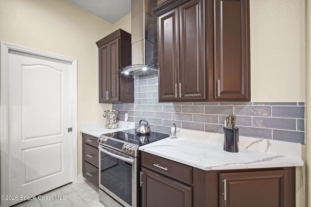 181 Brandy Creek Circle SE, Palm Bay, FL 32909