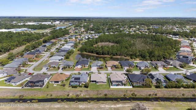 181 Brandy Creek Circle SE, Palm Bay, FL 32909