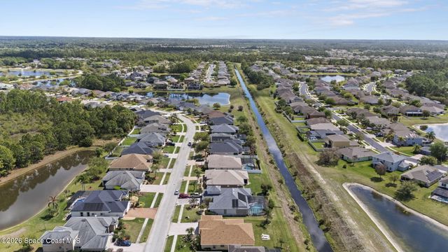 181 Brandy Creek Circle SE, Palm Bay, FL 32909