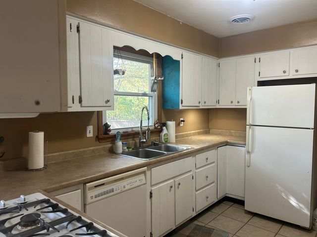 146 Indian Road, Pennfield Twp, MI 49017