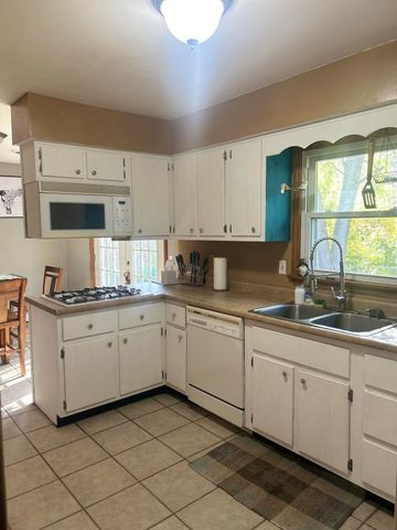 146 Indian Road, Pennfield Twp, MI 49017