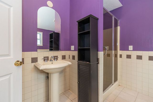 17 Grove Avenue, Salem, NH 03079