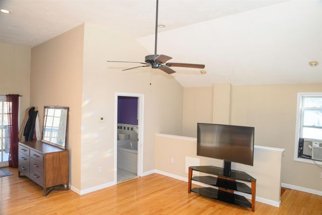 17 Grove Avenue, Salem, NH 03079