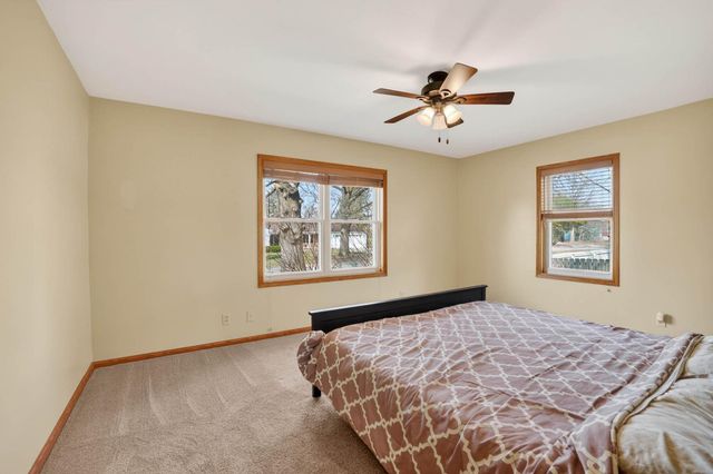 3921 Oak Park Circle, Waterloo, IA 50701