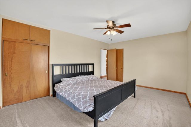 3921 Oak Park Circle, Waterloo, IA 50701