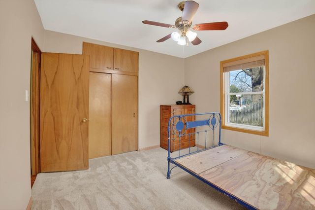 3921 Oak Park Circle, Waterloo, IA 50701