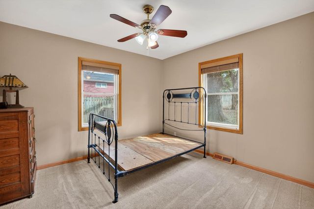 3921 Oak Park Circle, Waterloo, IA 50701