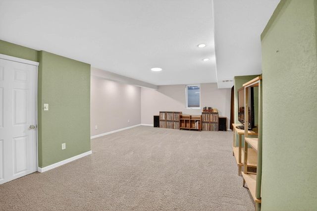 3921 Oak Park Circle, Waterloo, IA 50701